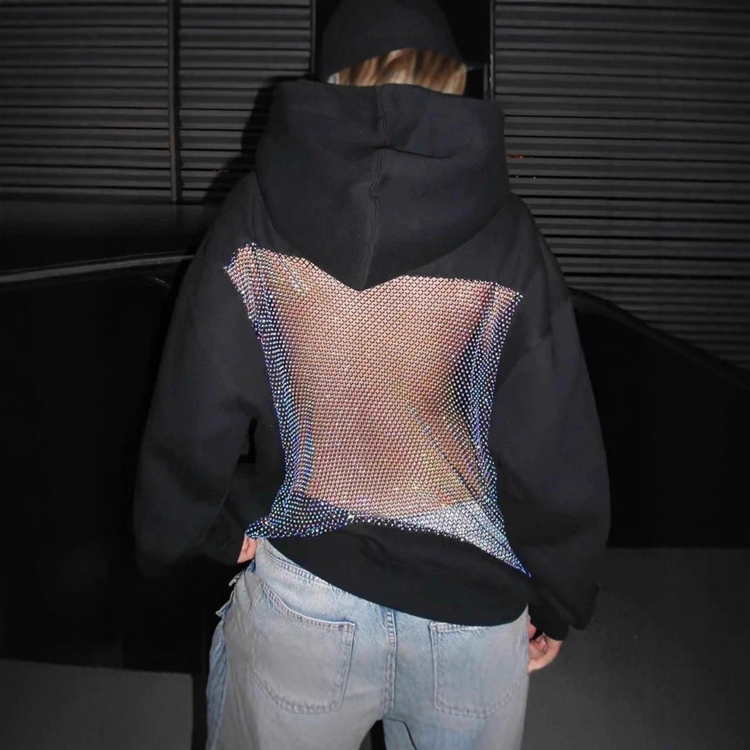 Damernas urbana hoodie med unik nätdesign Mirla-Eva Jonsson