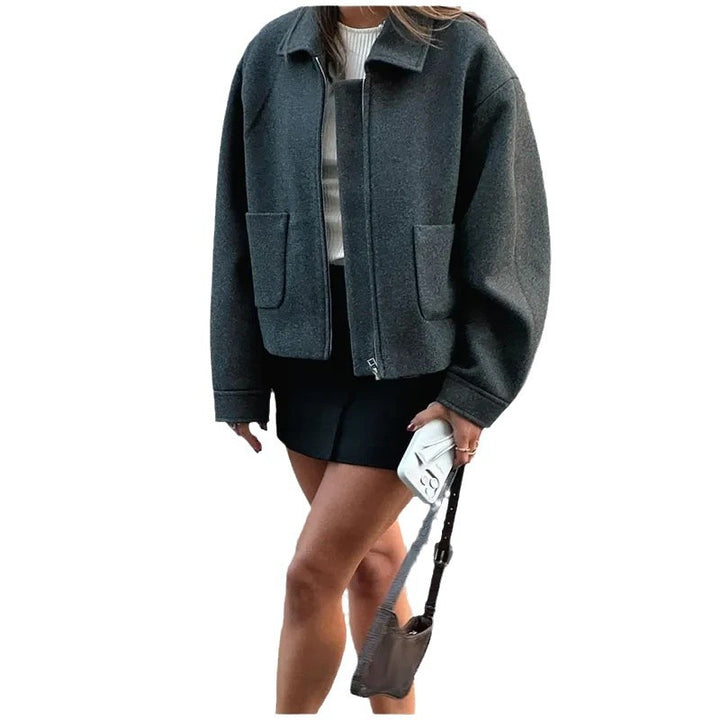 Damernas urbana oversize ulljacka med praktiska fickor Mirla-Eva Jonsson