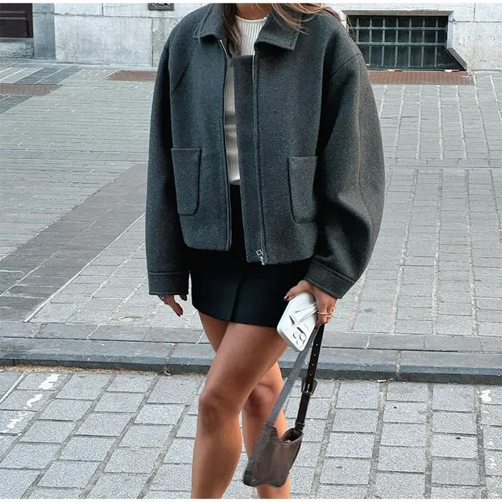 Damernas urbana oversize ulljacka med praktiska fickor Mirla-Eva Jonsson