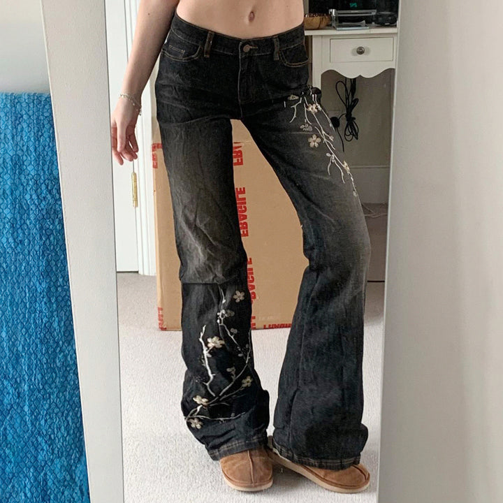 Damernas utsvängda jeans med blommig broderidesign och hög midja Mirla-Eva Jonsson