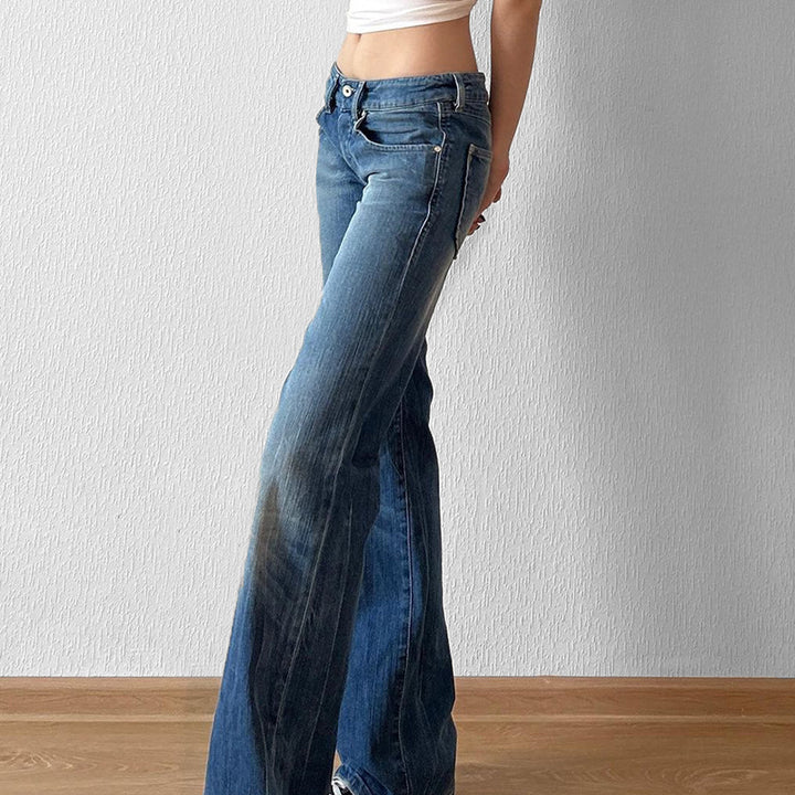 Damernas utsvängda jeans med hög midja och distressed design Mirla-Eva Jonsson