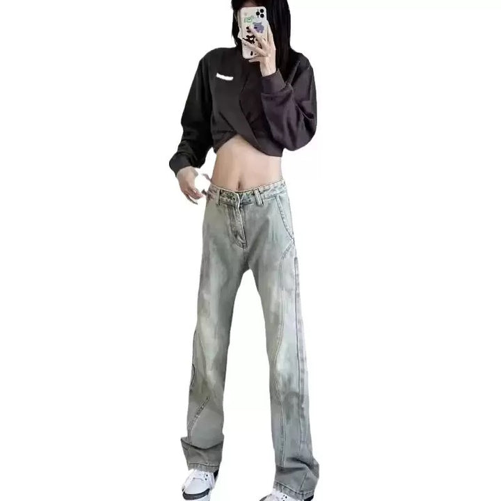 Damernas vida högmidjade denimjeans med distressed-look och bekväma sidofickor Mirla-Eva Jonsson
