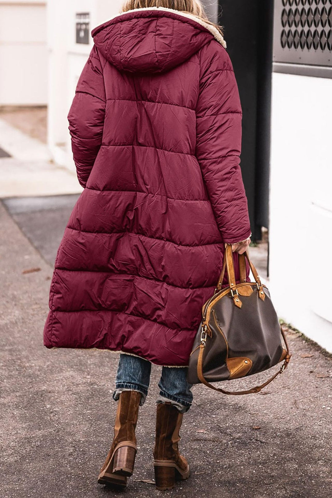 Damernas vinterjacka i avslappnad oversized stil med huva och sidofickor Eva Jonsson-Eva Jonsson