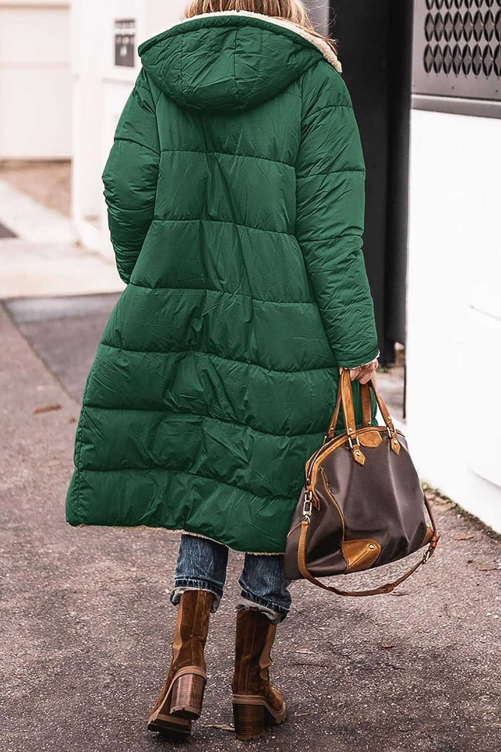 Damernas vinterjacka i avslappnad oversized stil med huva och sidofickor Eva Jonsson-Eva Jonsson
