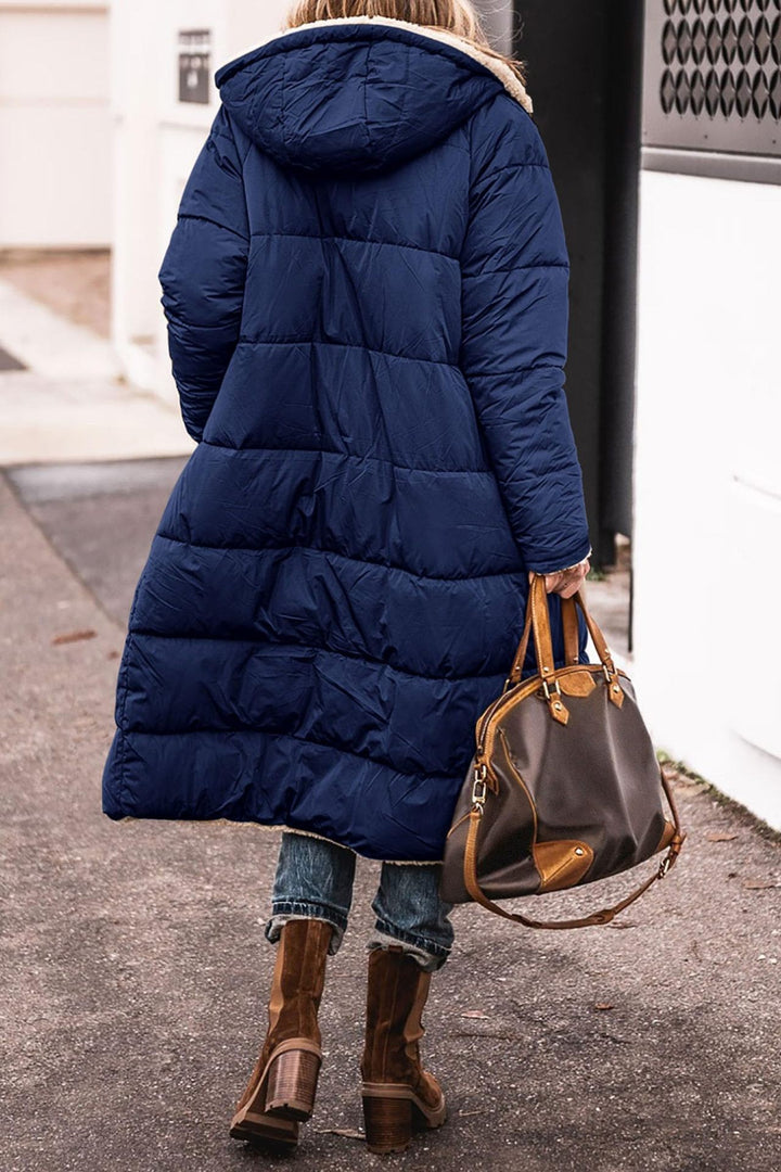 Damernas vinterjacka i avslappnad oversized stil med huva och sidofickor Eva Jonsson-Eva Jonsson
