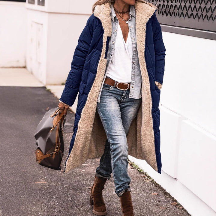 Damernas vinterjacka i avslappnad oversized stil med huva och sidofickor Eva Jonsson-Eva Jonsson