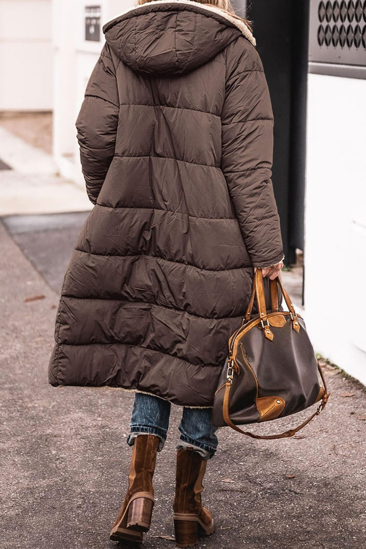 Damernas vinterjacka i avslappnad oversized stil med huva och sidofickor Eva Jonsson-Eva Jonsson