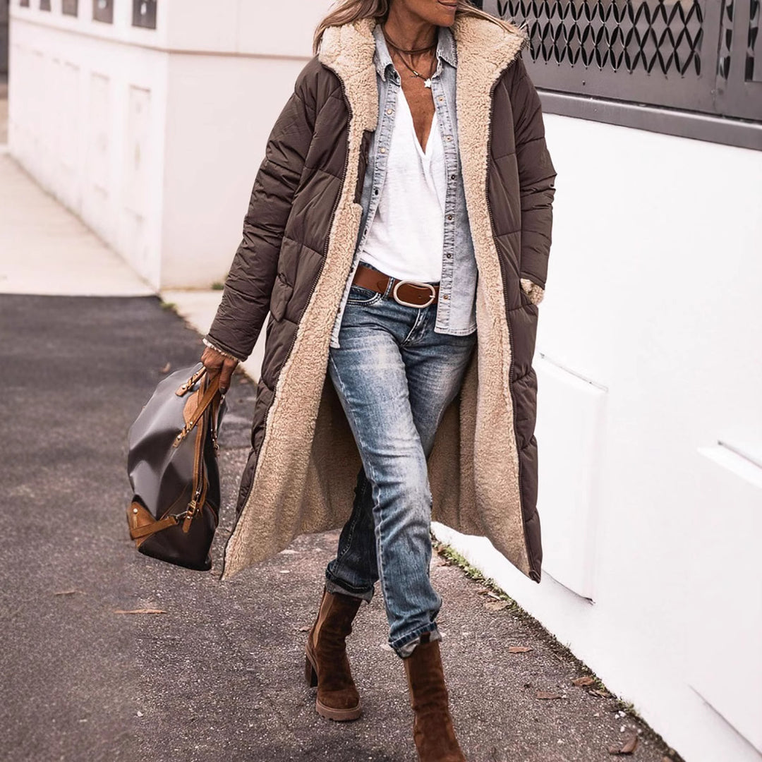 Damernas vinterjacka i avslappnad oversized stil med huva och sidofickor Eva Jonsson-Eva Jonsson