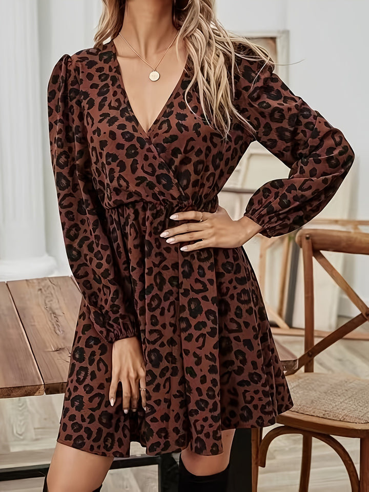 Damernas wrapklänning med leopardmönster Mirla-Eva Jonsson