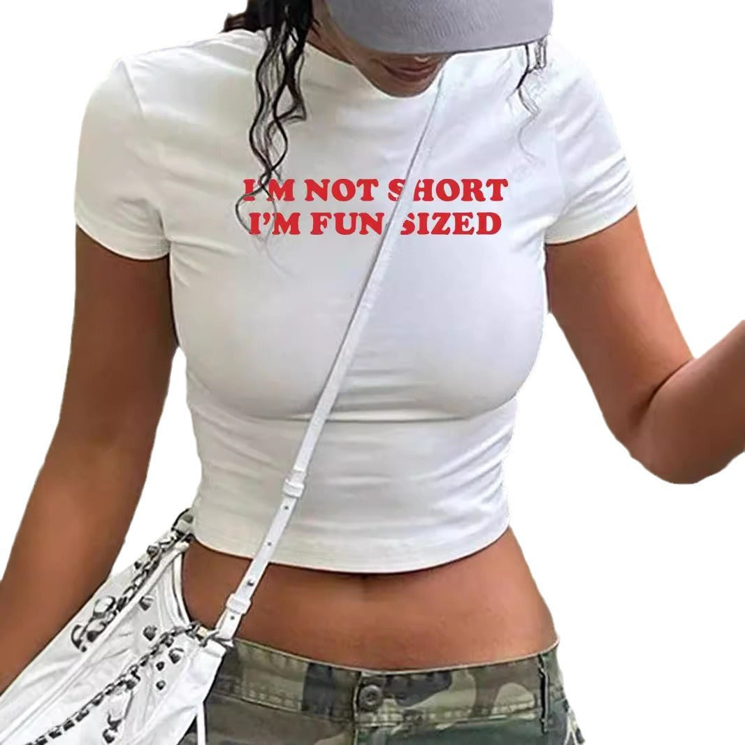Damers Crop-T-Shirt med konstnärligt läppmotiv och kreativt tryck Mirla-Eva Jonsson