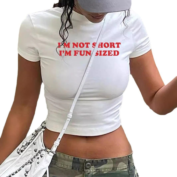 Damers Crop-T-Shirt med konstnärligt läppmotiv och kreativt tryck Mirla-Eva Jonsson