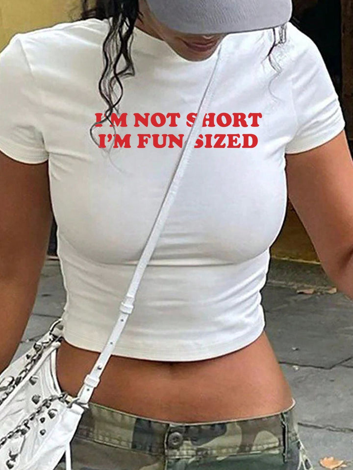 Damers Crop-T-Shirt med konstnärligt läppmotiv och kreativt tryck Mirla-Eva Jonsson