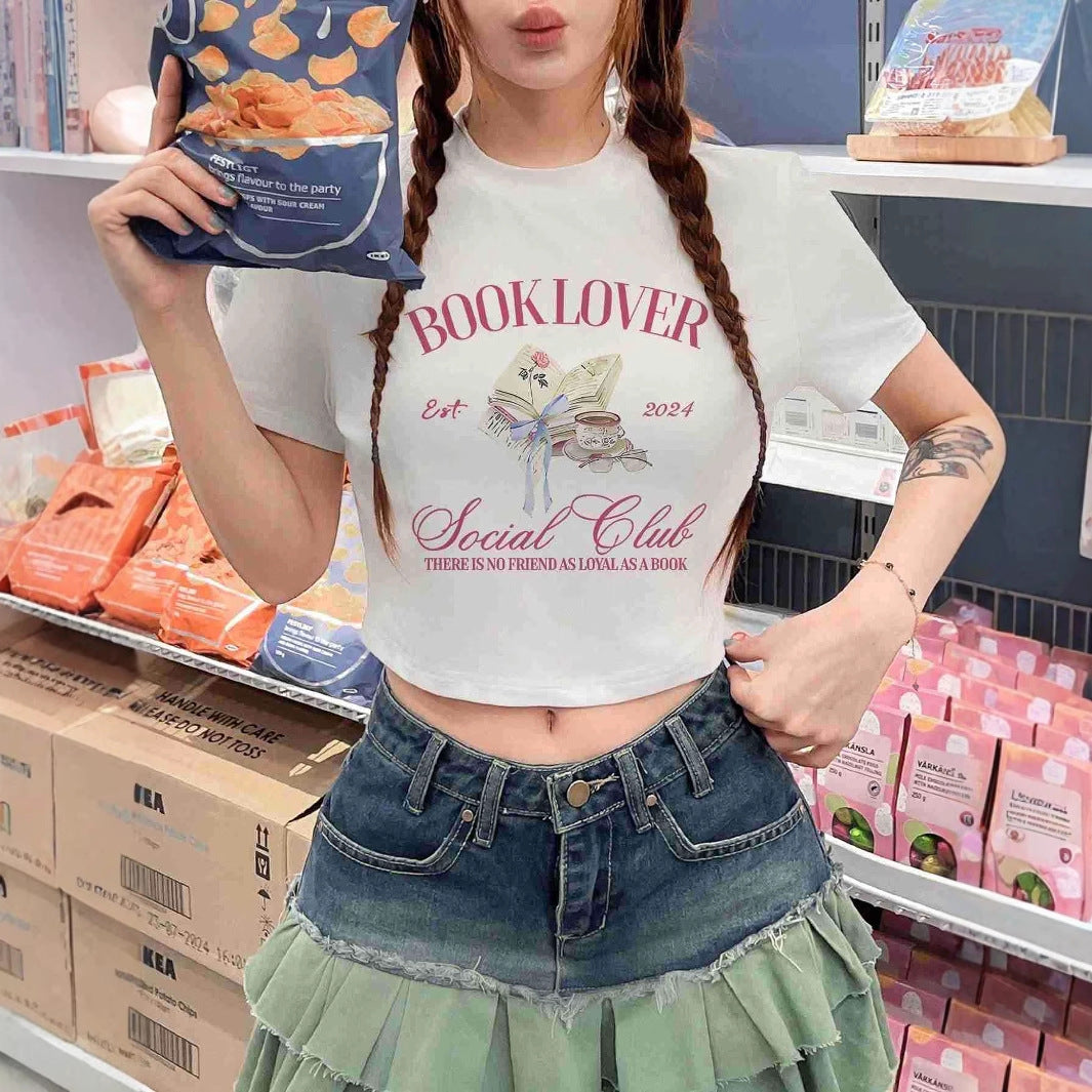 Damers Crop-T-shirt med kreativt bokälskare-design och modern tryck Mirla-Eva Jonsson
