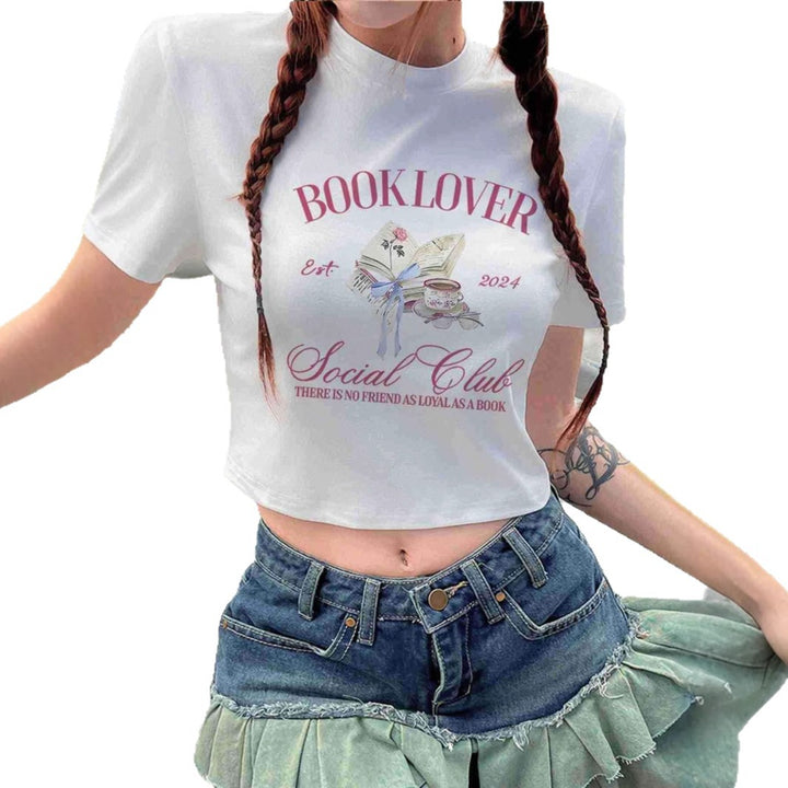 Damers Crop-T-shirt med kreativt bokälskare-design och modern tryck Mirla-Eva Jonsson