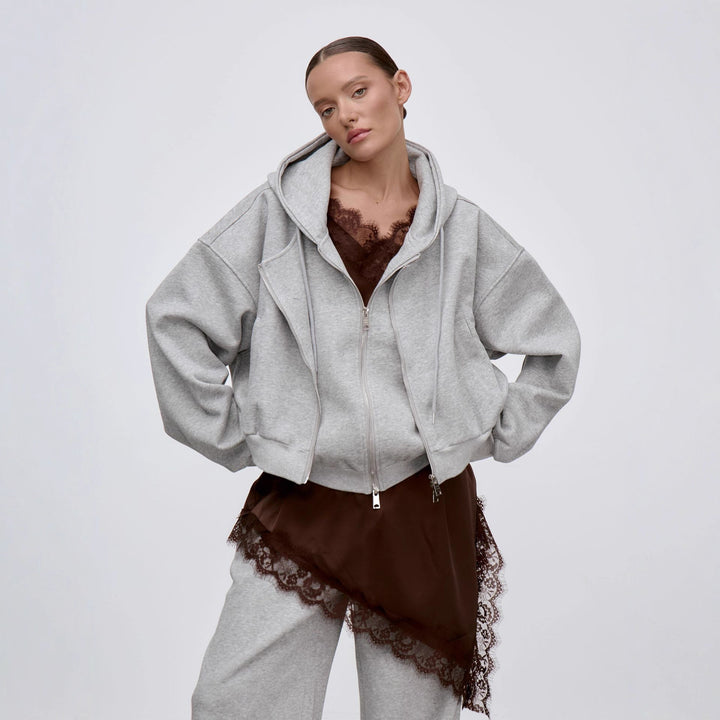 Damers Oversized Hoodie Jacka med Generösa Fickor och Stilren Design Mirla-Eva Jonsson