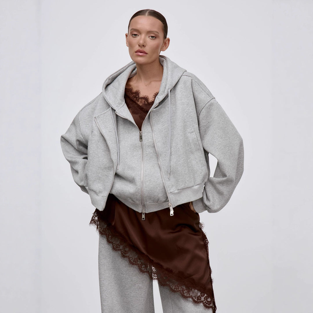 Damers Oversized Hoodie Jacka med Generösa Fickor och Stilren Design Mirla-Eva Jonsson