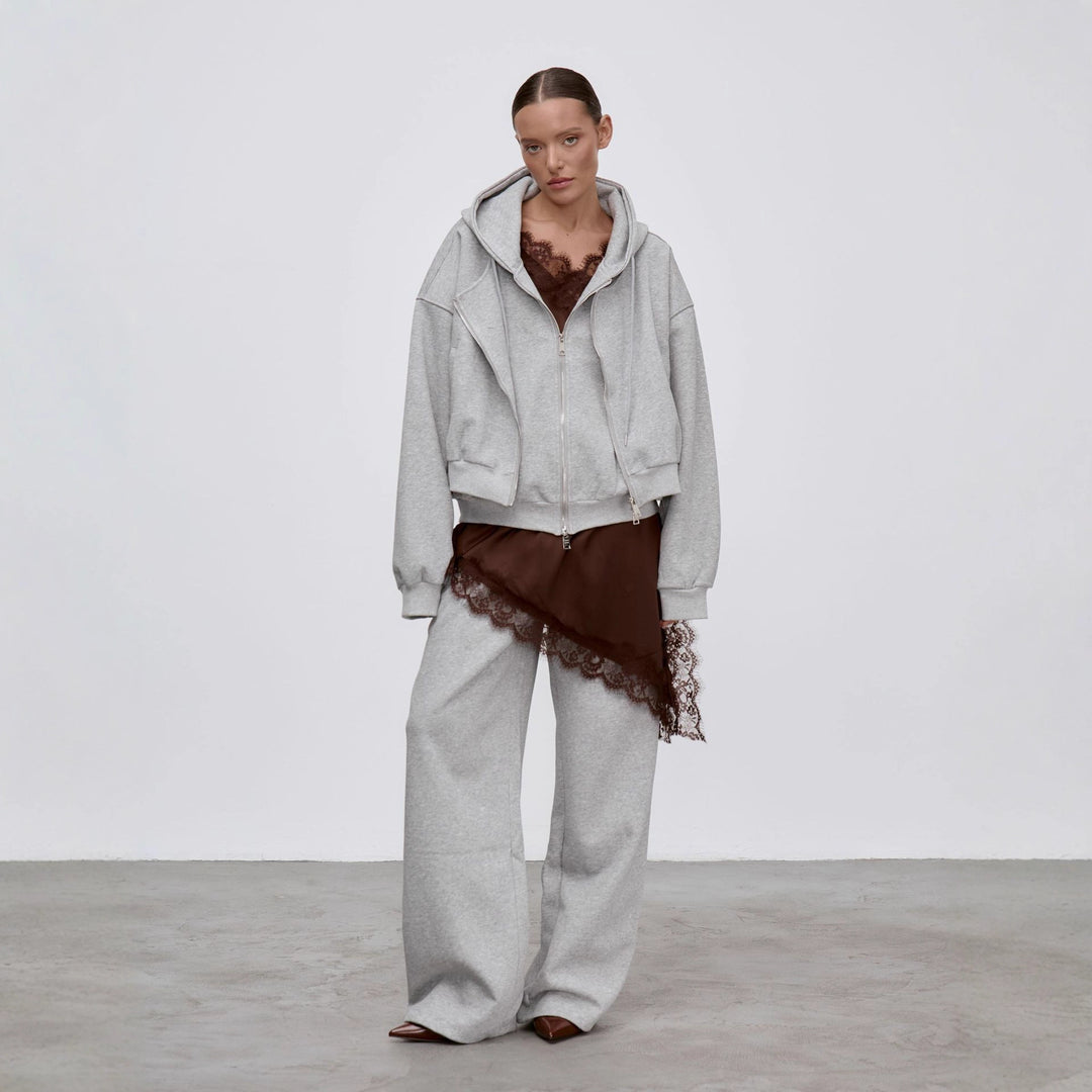 Damers Oversized Hoodie Jacka med Generösa Fickor och Stilren Design Mirla-Eva Jonsson