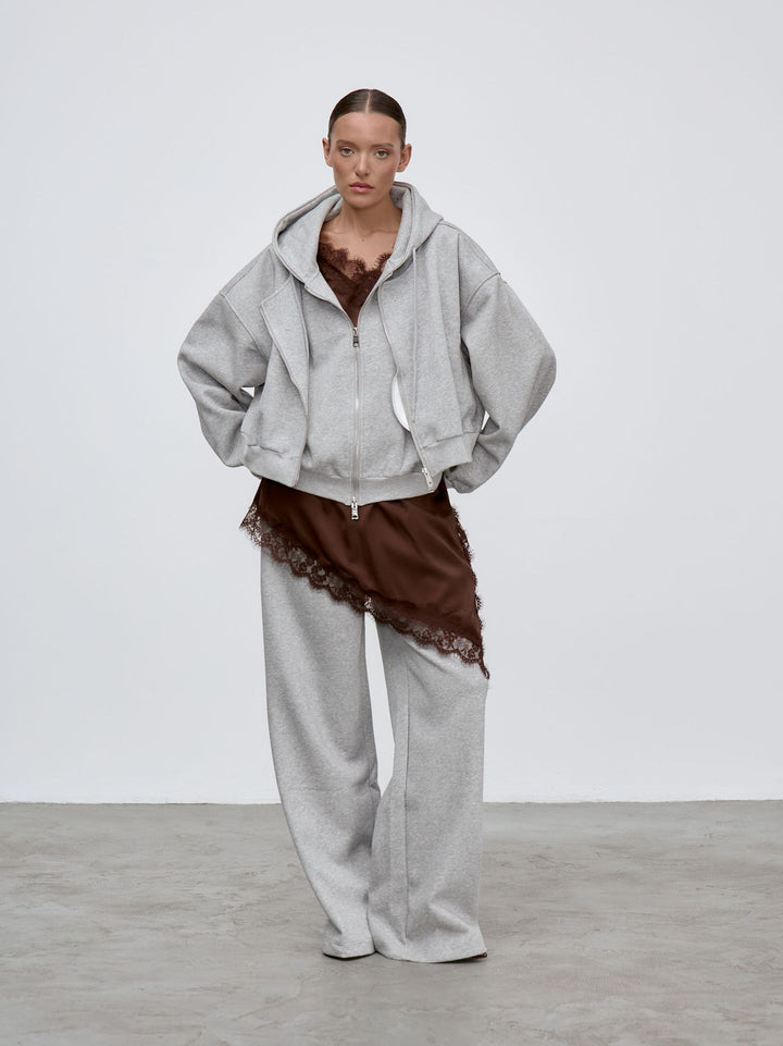 Damers Oversized Hoodie Jacka med Generösa Fickor och Stilren Design Mirla-Eva Jonsson