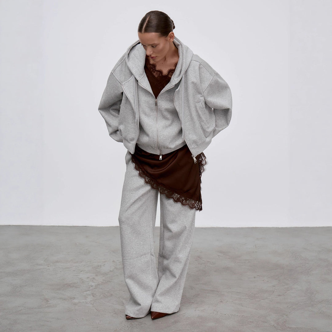 Damers Oversized Hoodie Jacka med Generösa Fickor och Stilren Design Mirla-Eva Jonsson