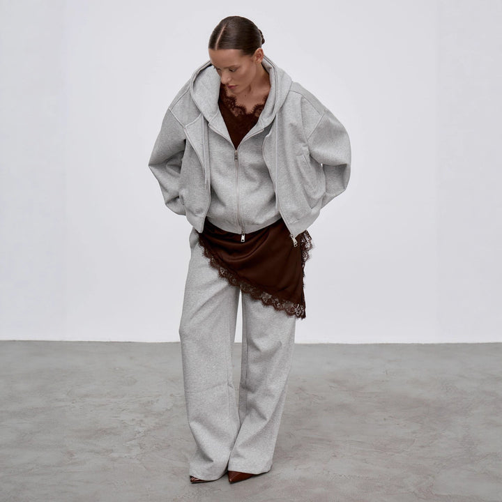 Damers Oversized Hoodie Jacka med Generösa Fickor och Stilren Design Mirla-Eva Jonsson