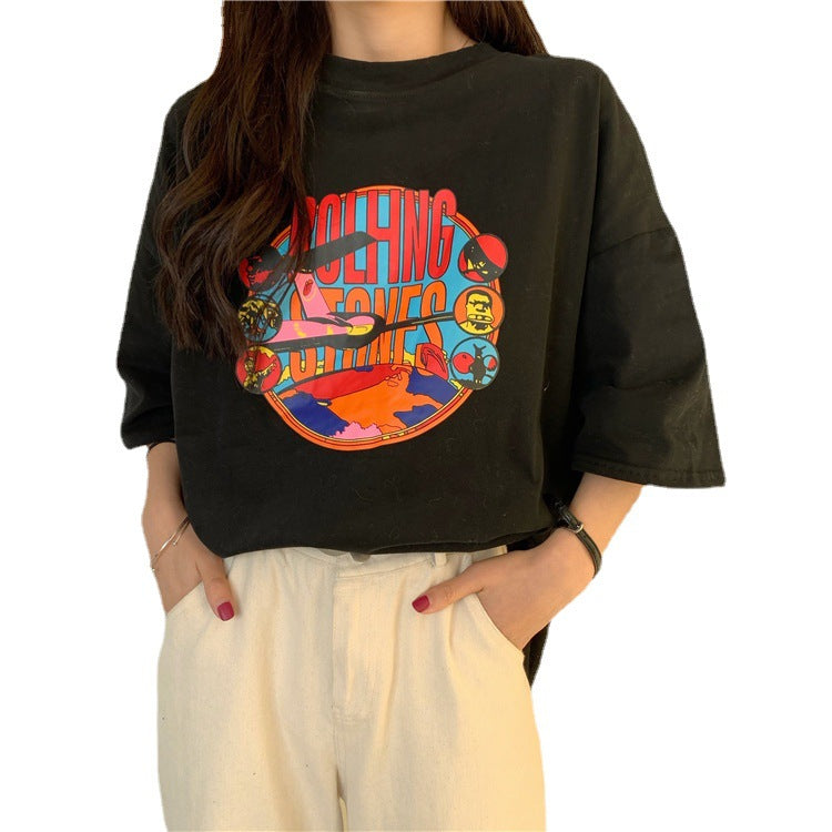 Damers grafiska t-shirtklänning med avslappnad skärning och modern design-Eva Jonsson