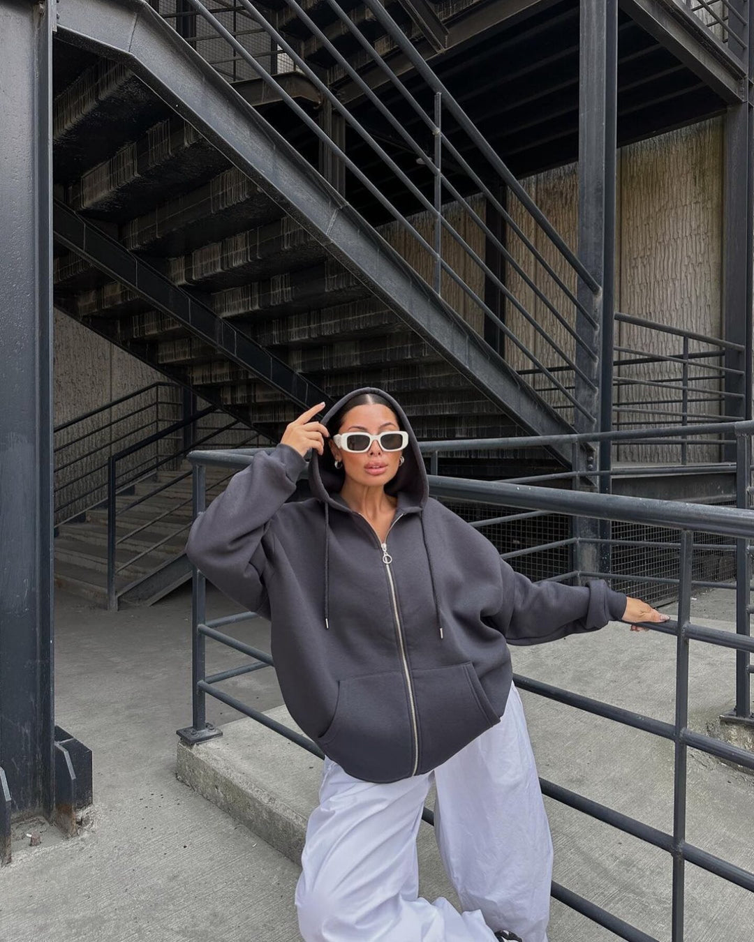 Damers oversized hoodiejacka med dragkedja Mirla-Eva Jonsson