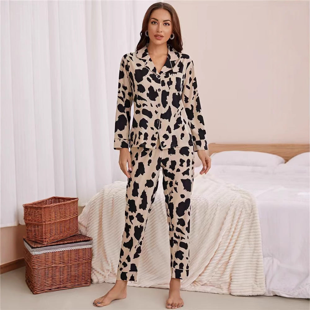 Damers pyjamas-set med moderna rutmönster och bekväm passform Mirla-Eva Jonsson