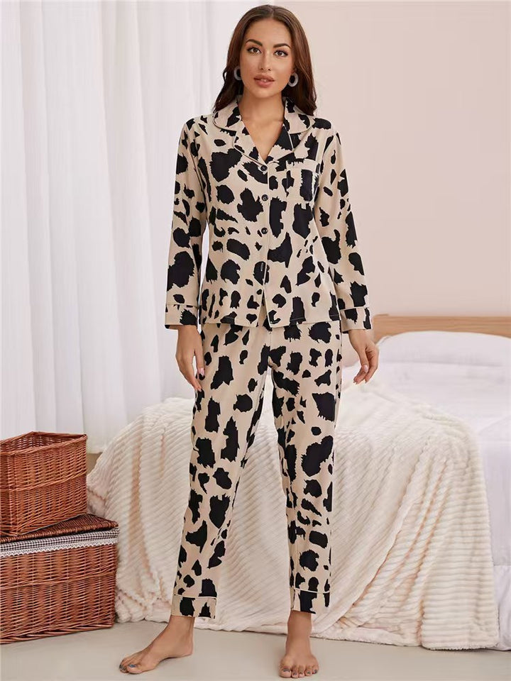 Damers pyjamas-set med moderna rutmönster och bekväm passform Mirla-Eva Jonsson
