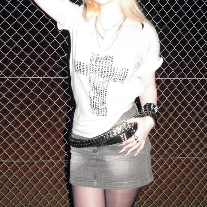 Damers stiliga oversized T-shirt med korsdesign och glittrande detaljer Mirla-Eva Jonsson