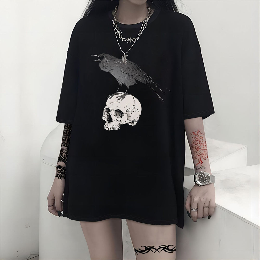 Dames T-shirt met artistiek skelettemotief en unieke druk Mirla-Eva Jonsson