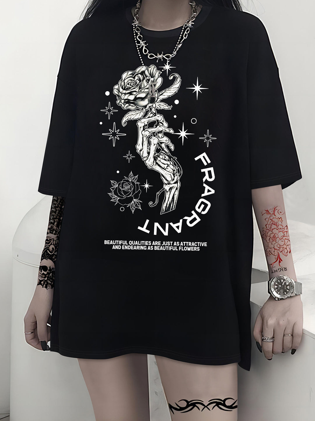 Dames T-shirt met artistiek skelettemotief en unieke druk Mirla-Eva Jonsson