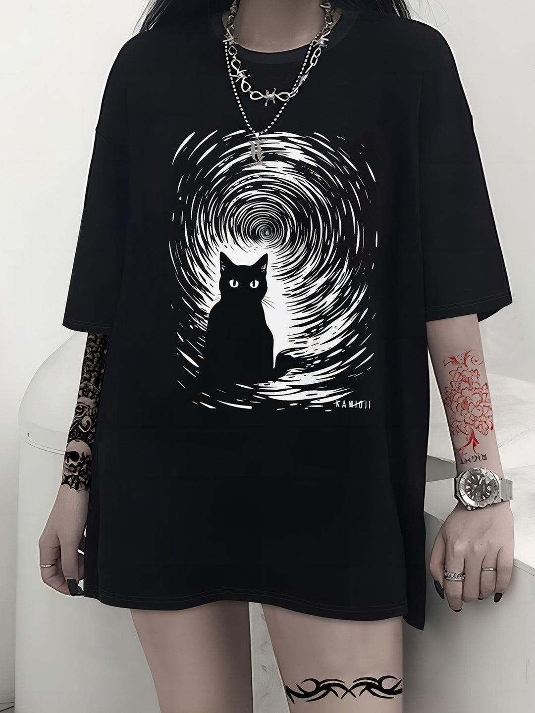 Dames T-shirt met artistiek skelettemotief en unieke druk Mirla-Eva Jonsson