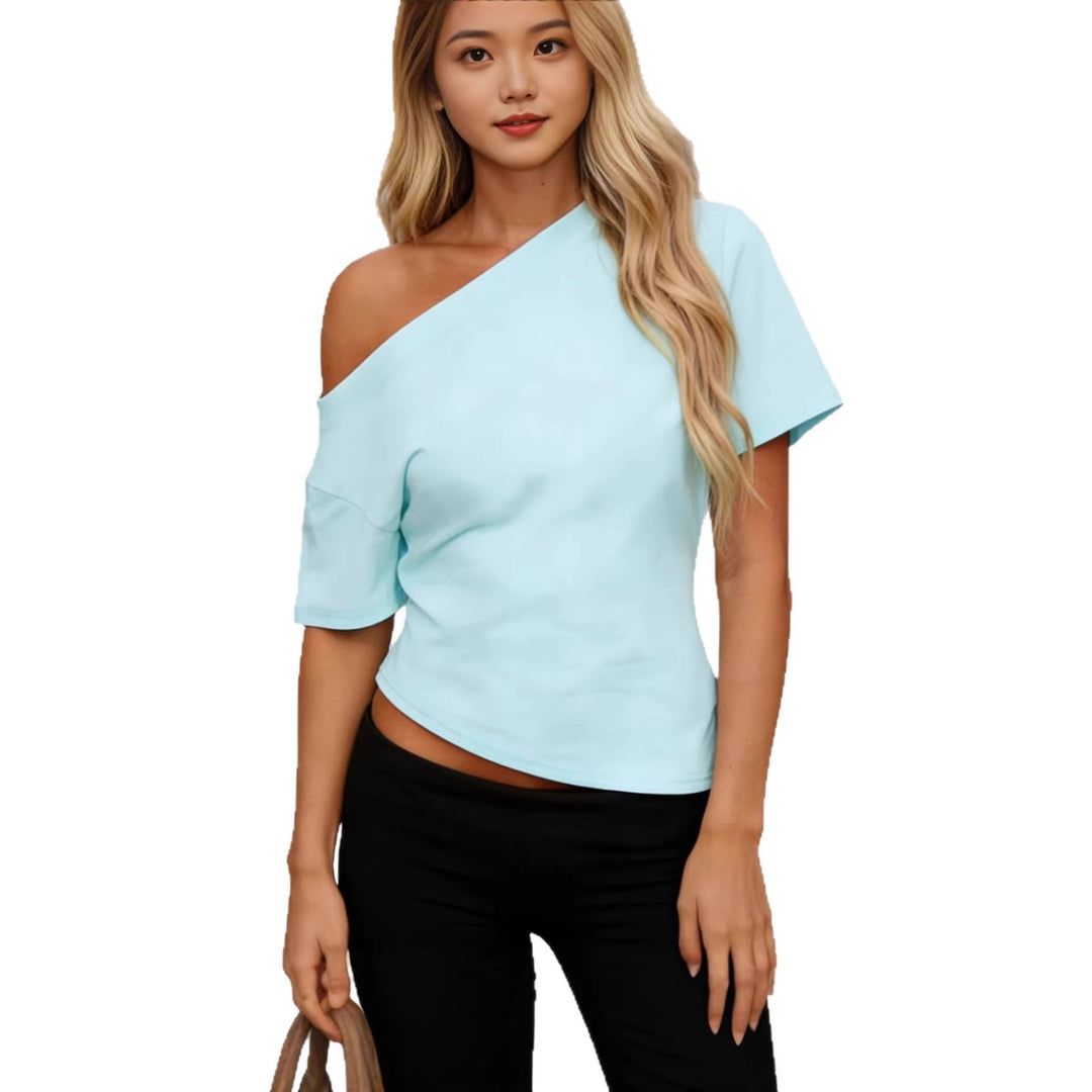 Dames asymmetrisk topp med off-shoulder design och korta ärmar Mirla-Eva Jonsson