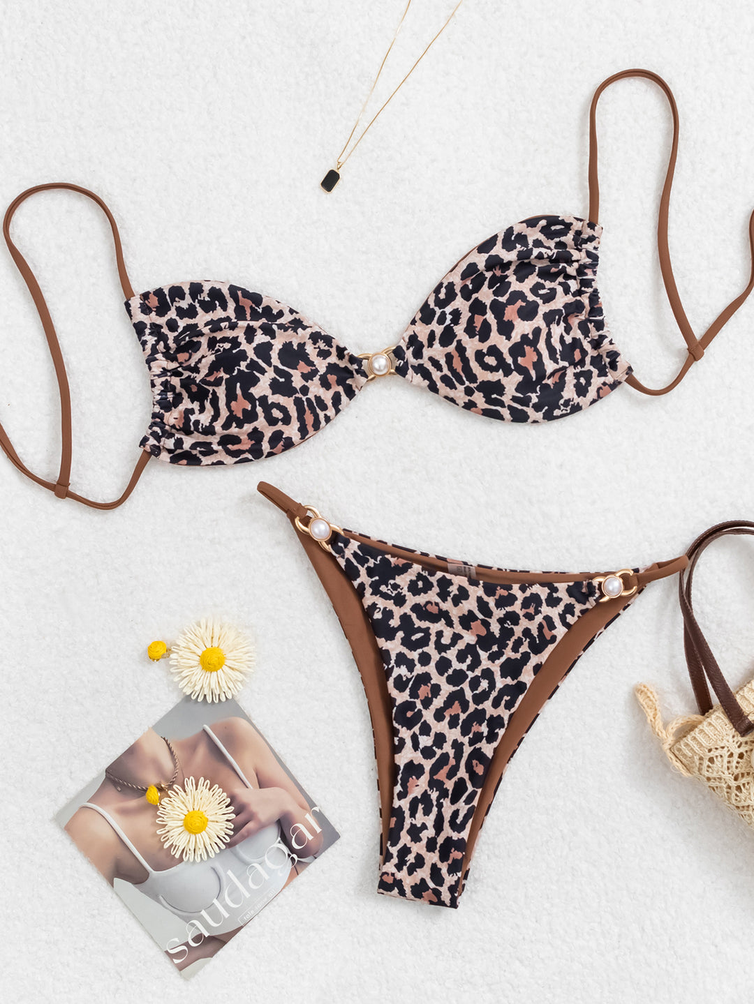 Dames bikini set med raffinerat leopardmönster och eleganta pärldetaljer Mirla-Eva Jonsson