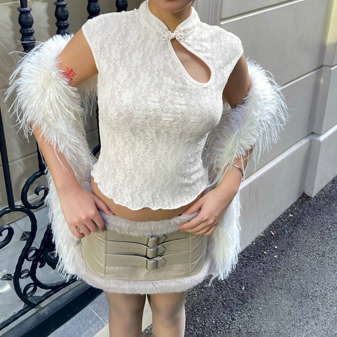 Dames kanttop met elegante staande kraag en betoverende decoratie Mirla-Eva Jonsson