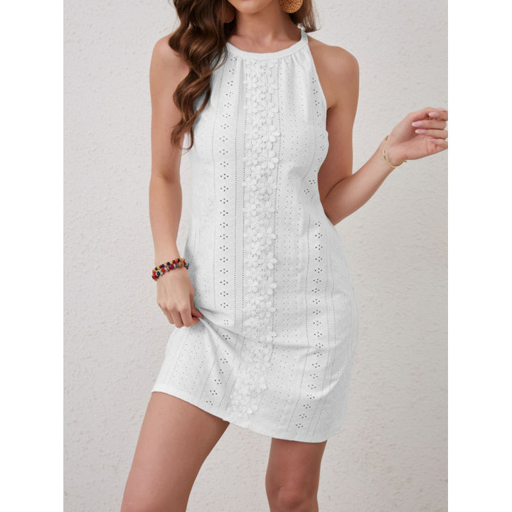 Dames sommarklänning med elegant cut-out design och blomsterbroderi Mirla-Eva Jonsson