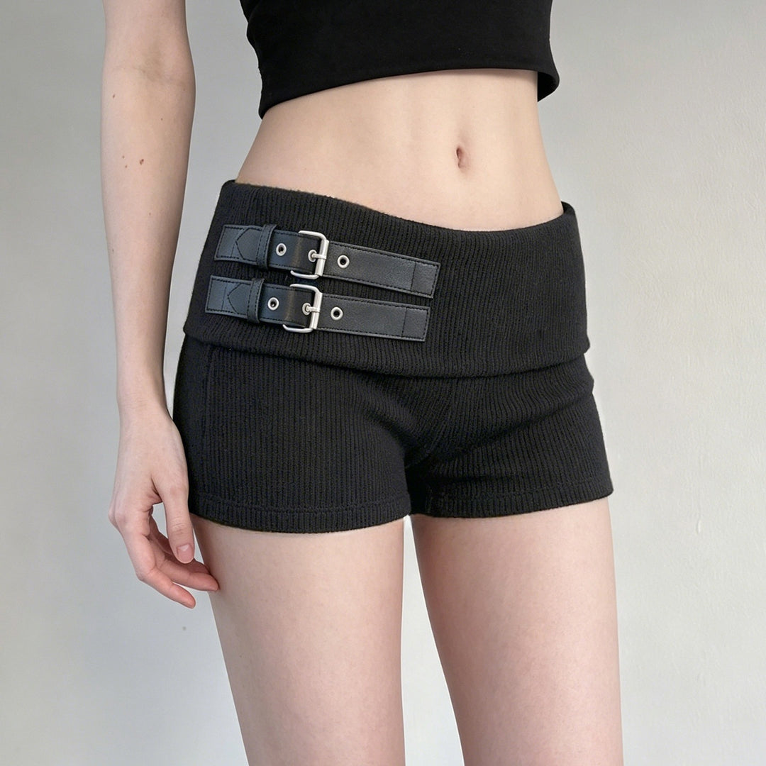 Damesshorts med bred midja och dekorativa spännen Mirla-Eva Jonsson