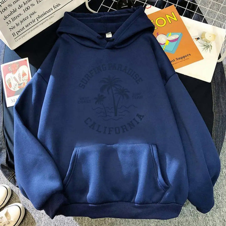 Damhoodie med avslappnad surfdesign och högkvalitativ bomullsblandning Mirla-Eva Jonsson