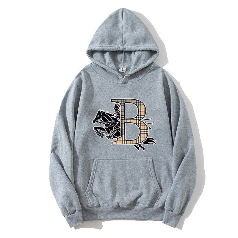 Damhoodie med ett stiligt hästmotiv och lyxig font Mirla-Eva Jonsson