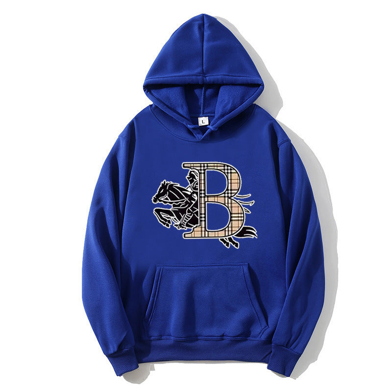 Damhoodie med ett stiligt hästmotiv och lyxig font Mirla-Eva Jonsson