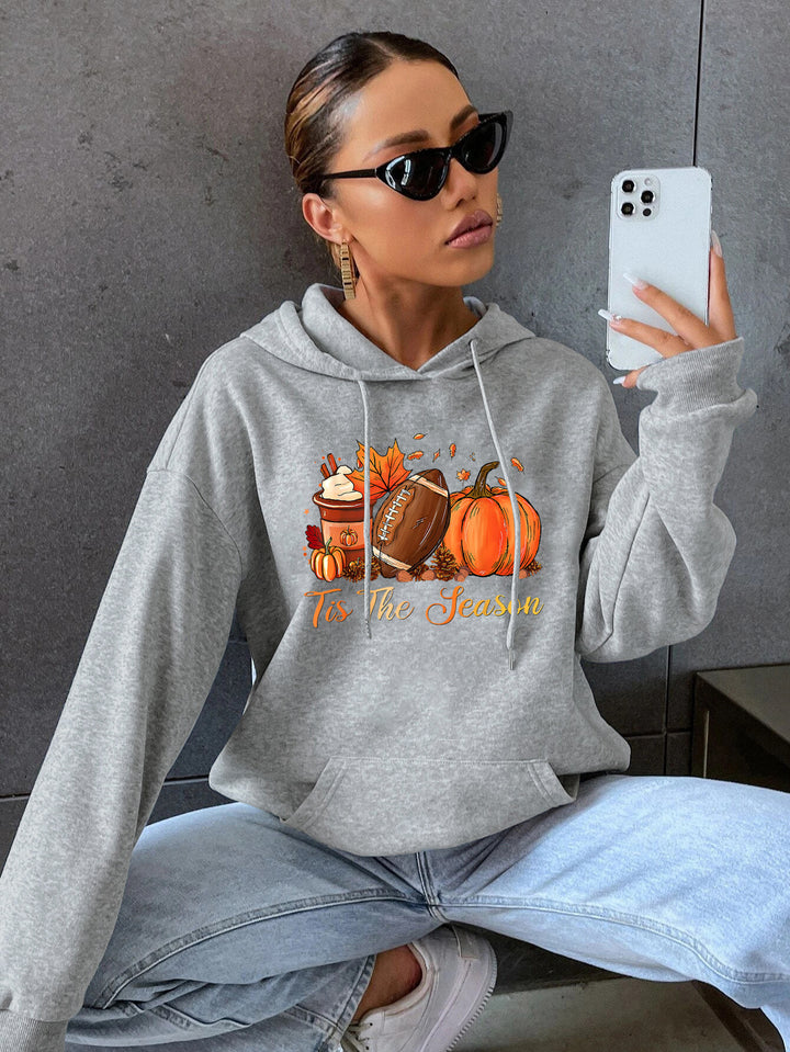 Damhoodie med höstmotiv och bekväm passform Mirla-Eva Jonsson