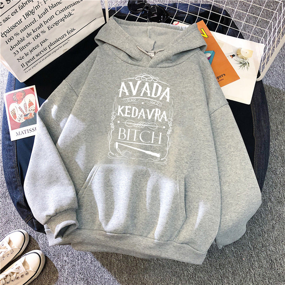Damhoodie med kreativt grafiskt design Mirla-Eva Jonsson