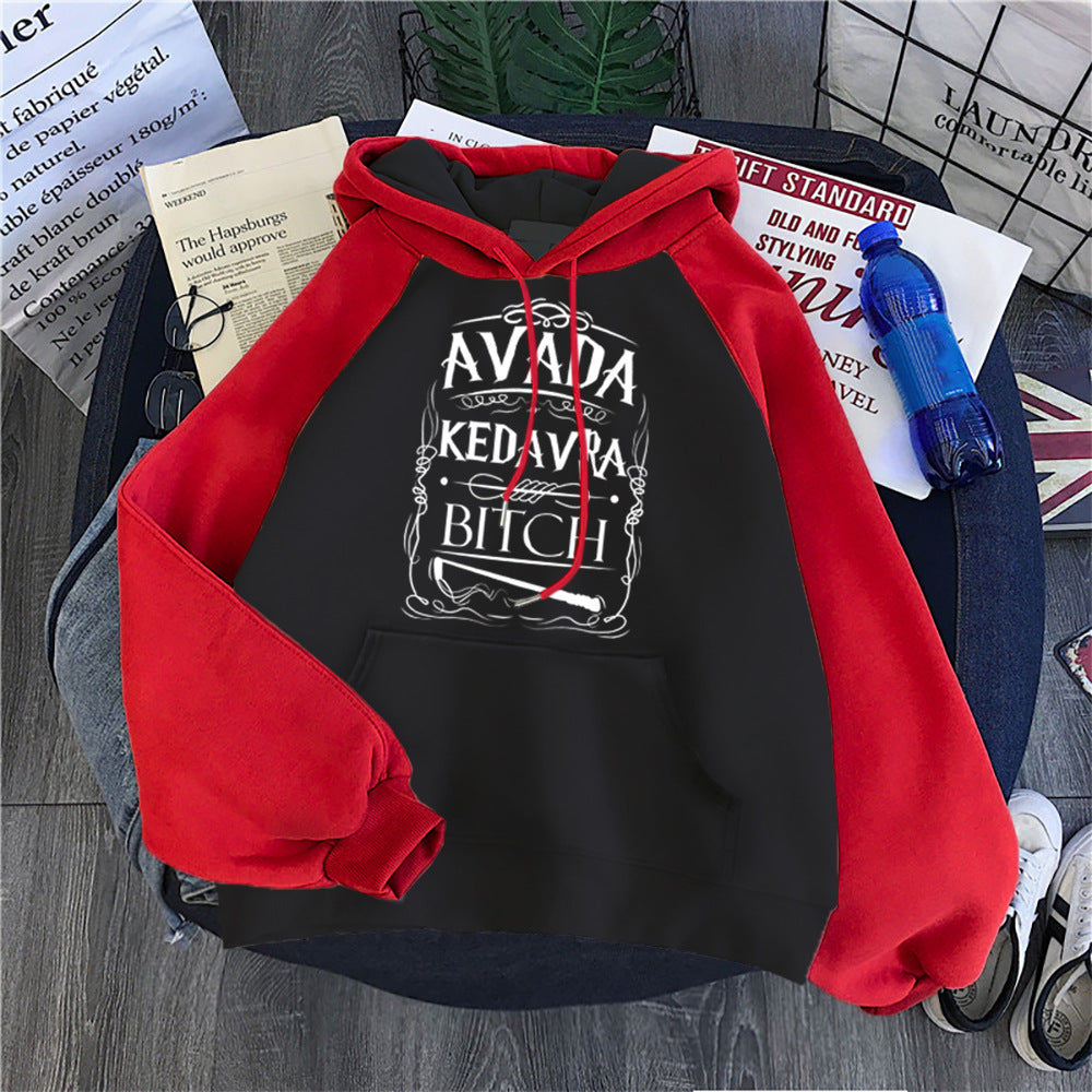 Damhoodie med kreativt grafiskt design Mirla-Eva Jonsson