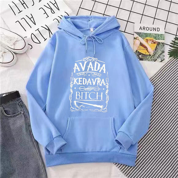 Damhoodie med kreativt grafiskt design Mirla-Eva Jonsson