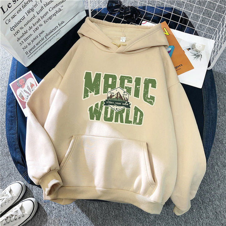 Damhoodie med modern grafisk tryck Mirla-Eva Jonsson