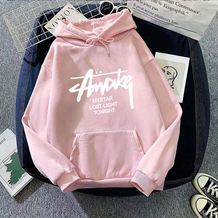 Damhoodie med modern text Mirla-Eva Jonsson