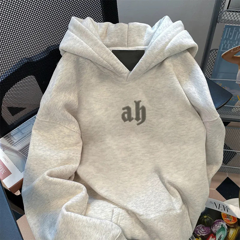 Damhoodie med modern text Mirla-Eva Jonsson