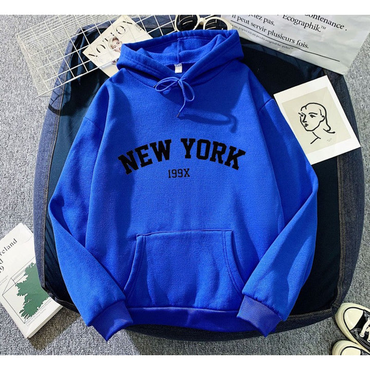 Damhoodie med sportig New York-tryck Mirla-Eva Jonsson