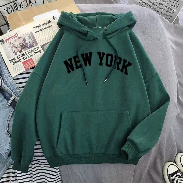 Damhoodie med sportig New York-tryck Mirla-Eva Jonsson
