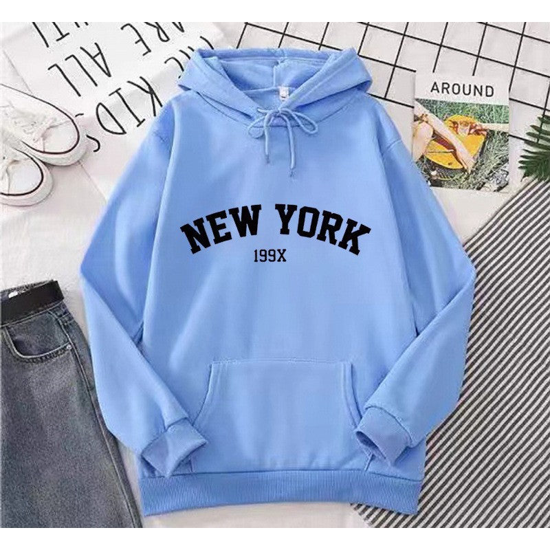 Damhoodie med sportig New York-tryck Mirla-Eva Jonsson